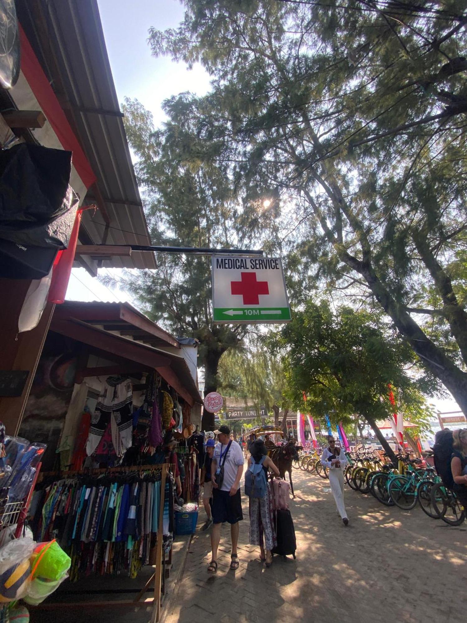 Bale Sunrise Hotel กีลีตราวางัน ภายนอก รูปภาพ