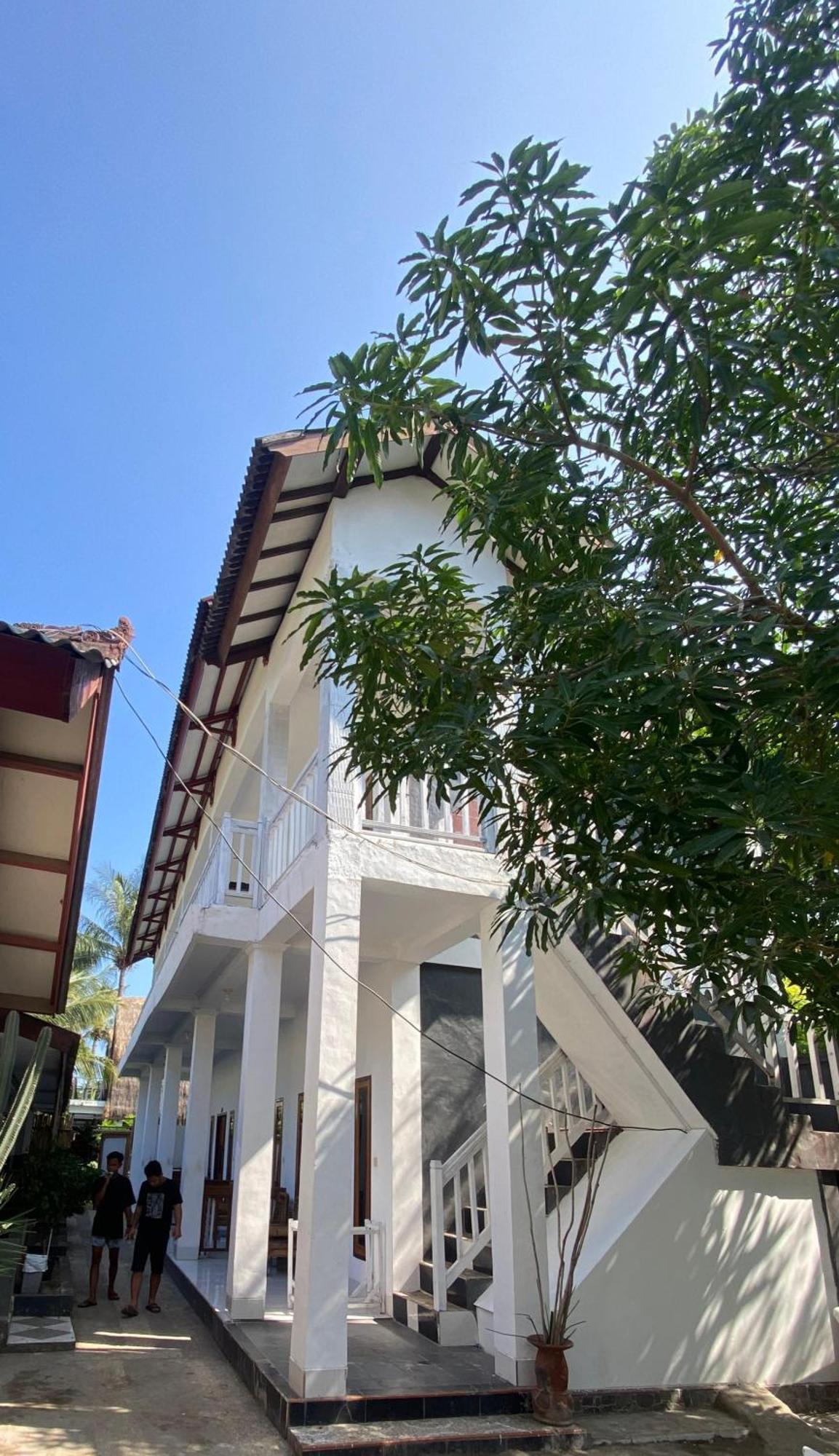 Bale Sunrise Hotel กีลีตราวางัน ภายนอก รูปภาพ