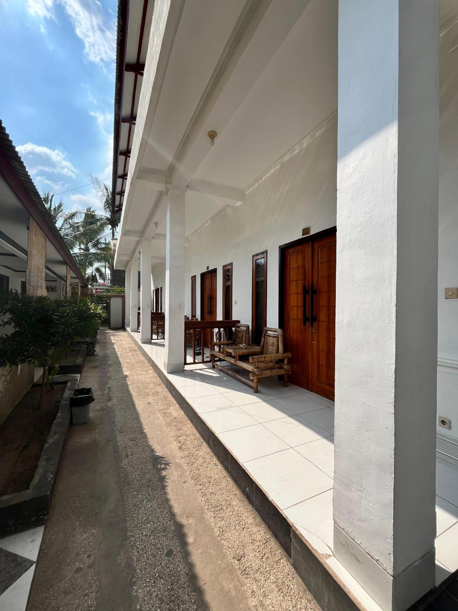 Bale Sunrise Hotel กีลีตราวางัน ภายนอก รูปภาพ