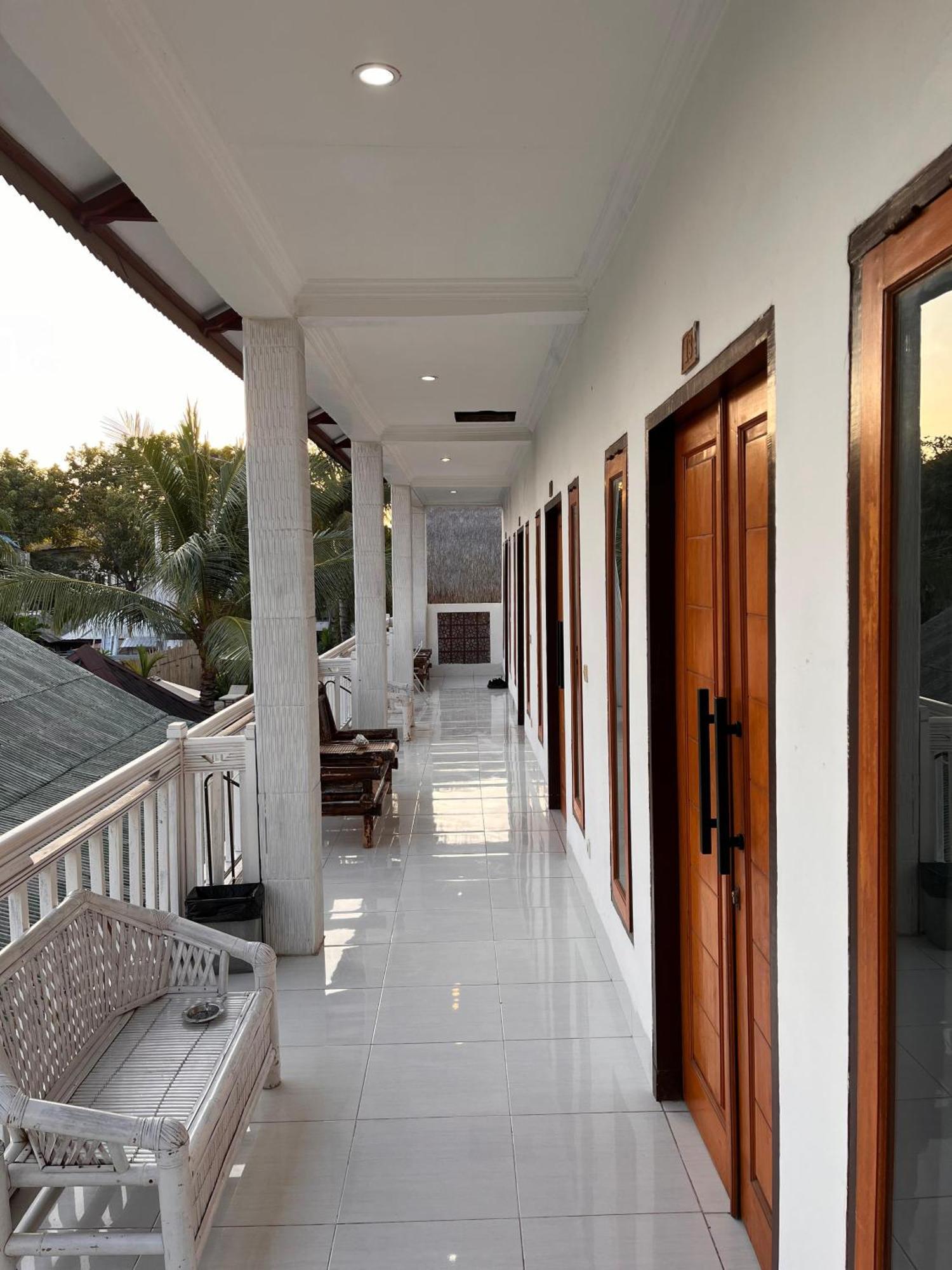 Bale Sunrise Hotel กีลีตราวางัน ภายนอก รูปภาพ